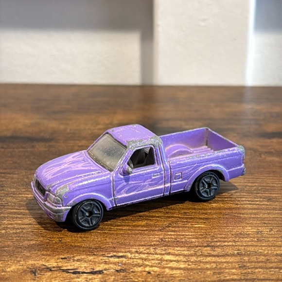 Motormax 6052 Ford Ranger Pickup Truck Toy Car Model - Purple With Flames - Picture 1 of 13